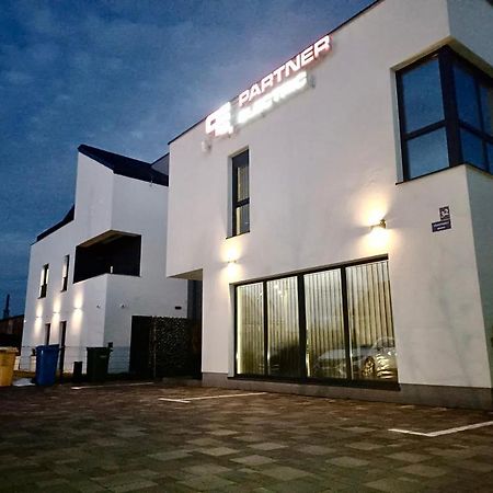 4Trees Airport Apartments And Rooms Velika Gorica Exterior foto
