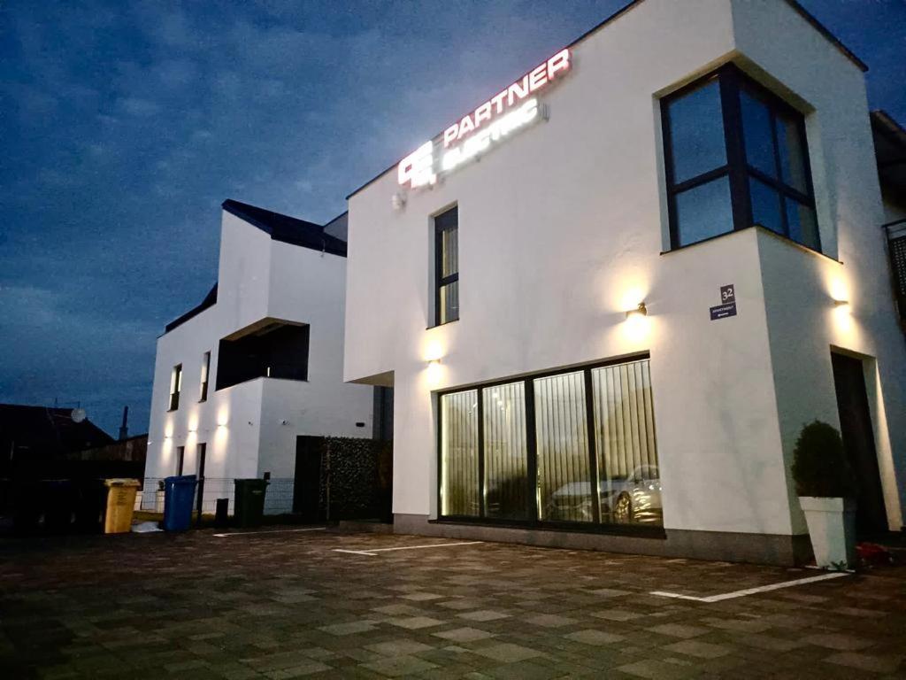 4Trees Airport Apartments And Rooms Velika Gorica Exterior foto